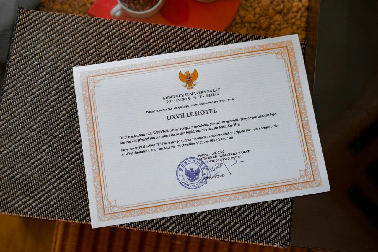 Oxville Hotel Паданг Екстер'єр фото