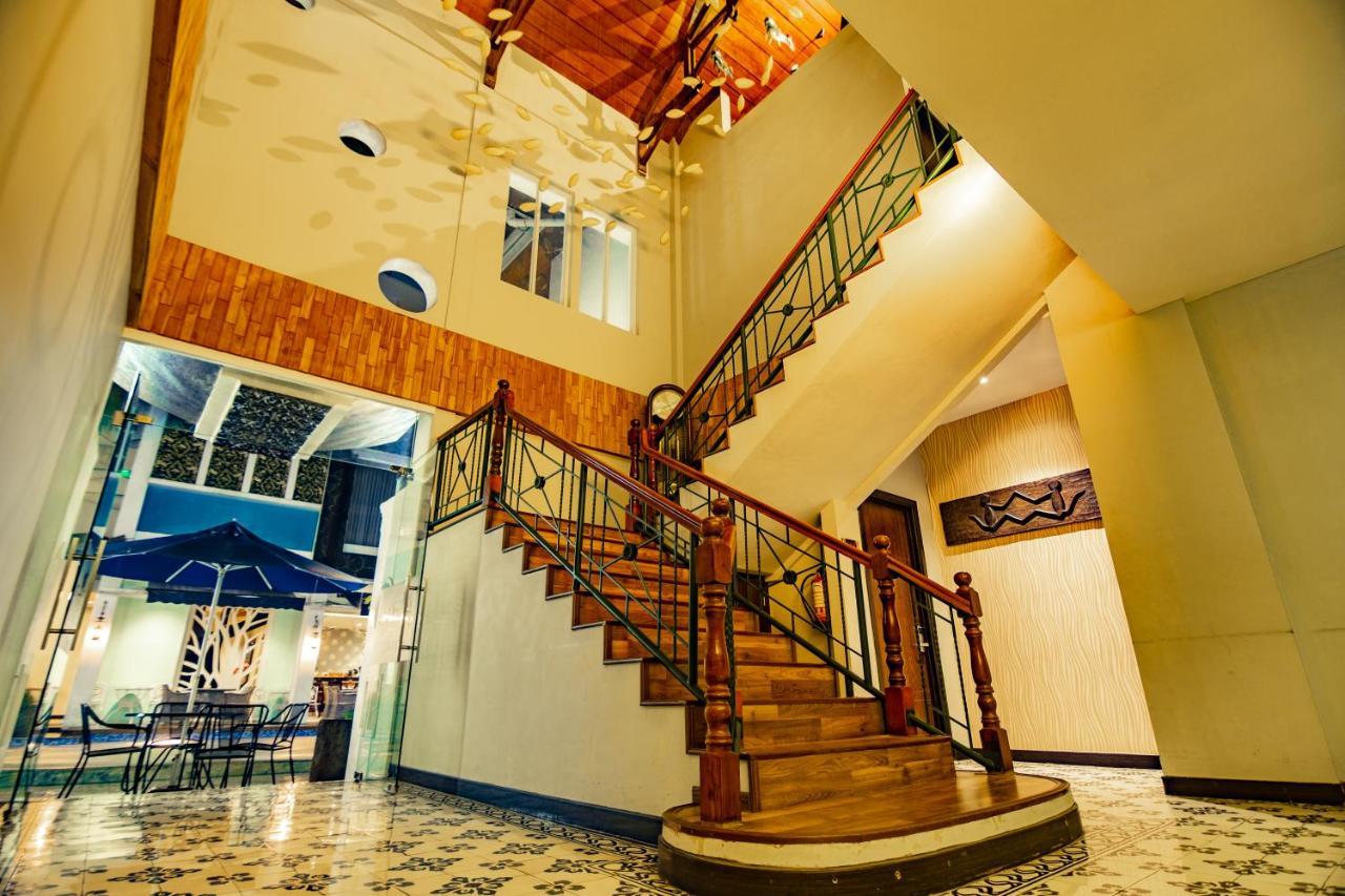 Oxville Hotel Паданг Екстер'єр фото