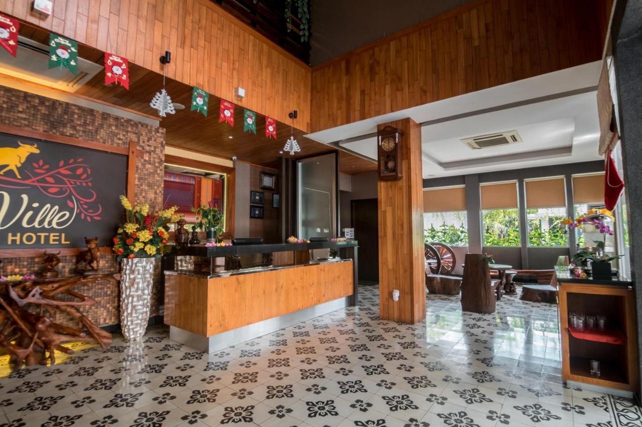 Oxville Hotel Паданг Екстер'єр фото