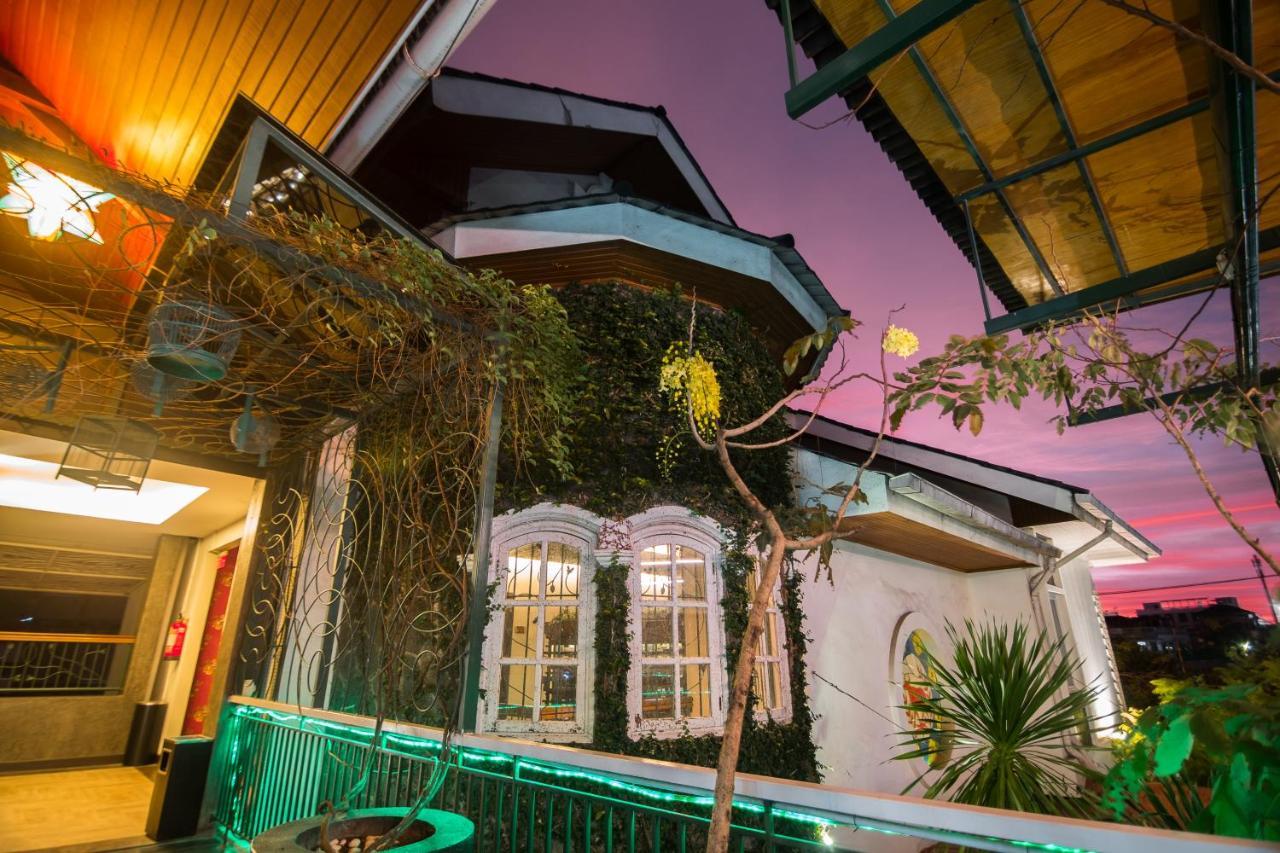 Oxville Hotel Паданг Екстер'єр фото