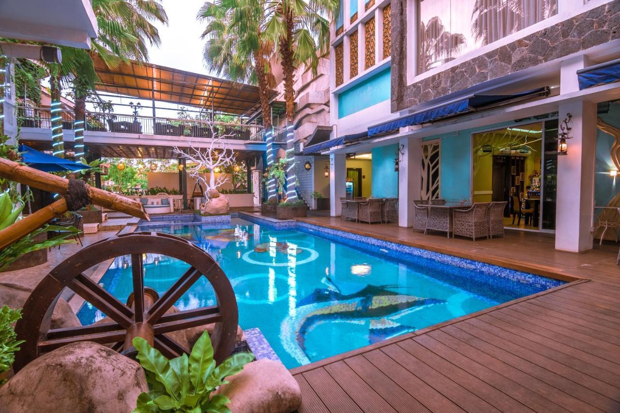 Oxville Hotel Паданг Екстер'єр фото