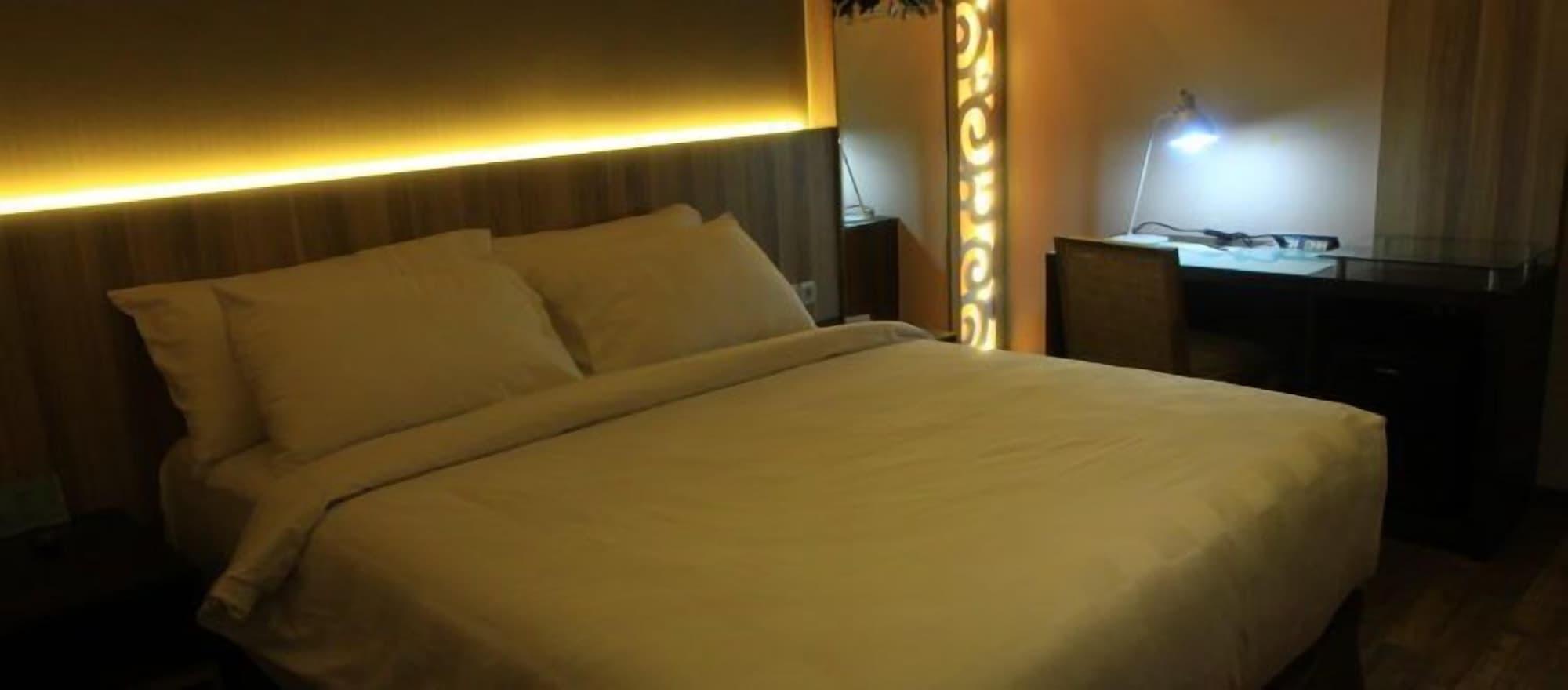 Oxville Hotel Паданг Екстер'єр фото