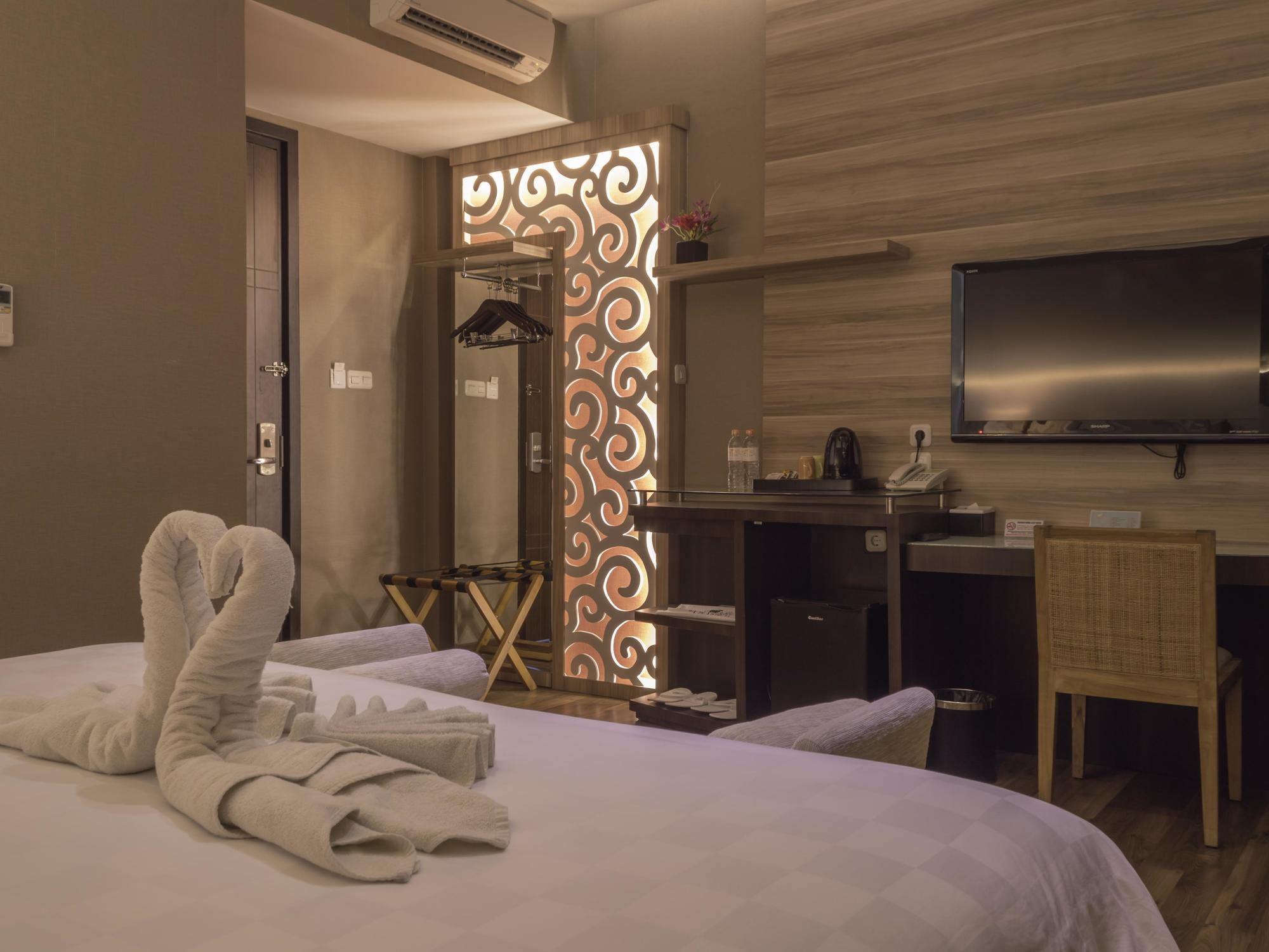Oxville Hotel Паданг Екстер'єр фото