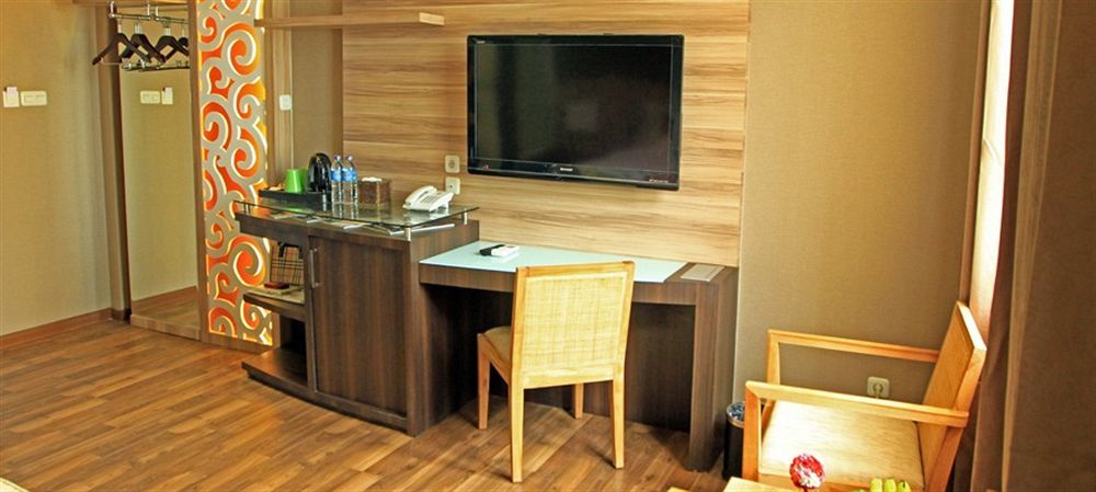 Oxville Hotel Паданг Екстер'єр фото